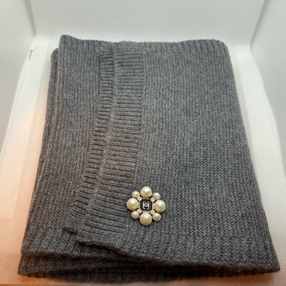 CHANEL Wool Scarf and Beanie Matching Set in Grey OS - Brand New - Authentic - - Picture 3 of 8